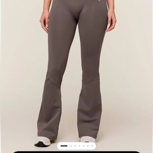 Sculpted butt g string accent Gymshark flare gray leggings size XS